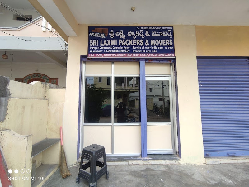Trained Loaders Arranging High-Volume Cargo - Sri Laxmi Packers and Movers Mancherial